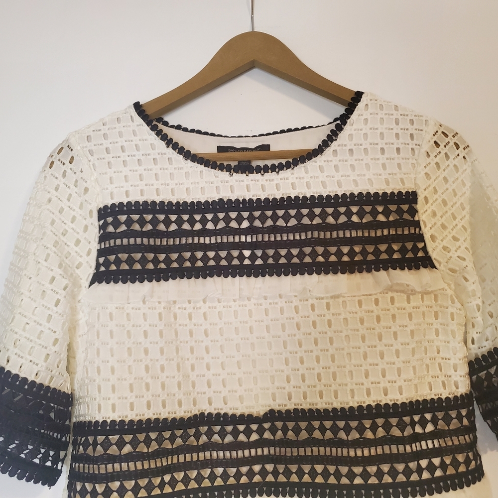 Banana Republic Women NWT Size XS S/Sl B&W embroidered holiday stripped top - Picture 2 of 11